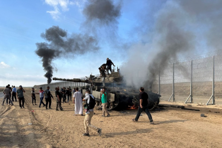 Hamas g&uuml;&ccedil;leri, İsrail askeri &uuml;ss&uuml;ne girdi