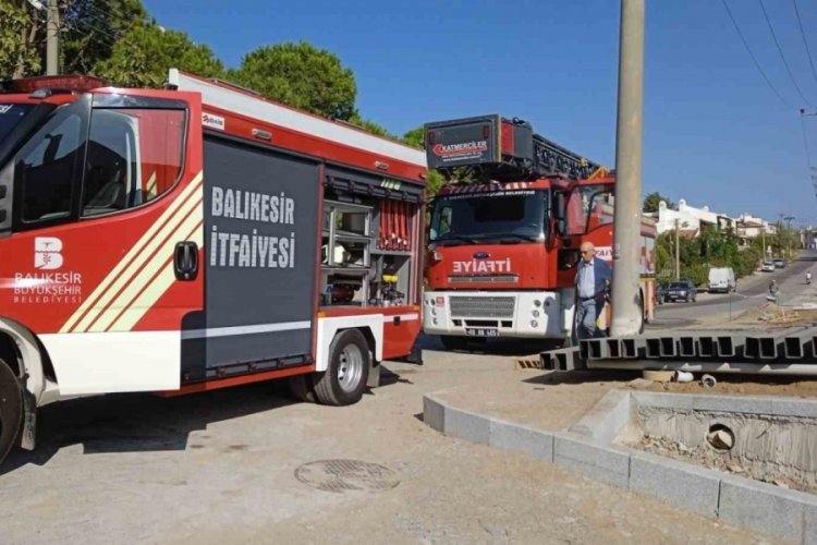 Ayvalık'ta a&ccedil;ılışı yapılacak olan 5 yıldızlı otelde &ccedil;ıkan yangın korkuttu