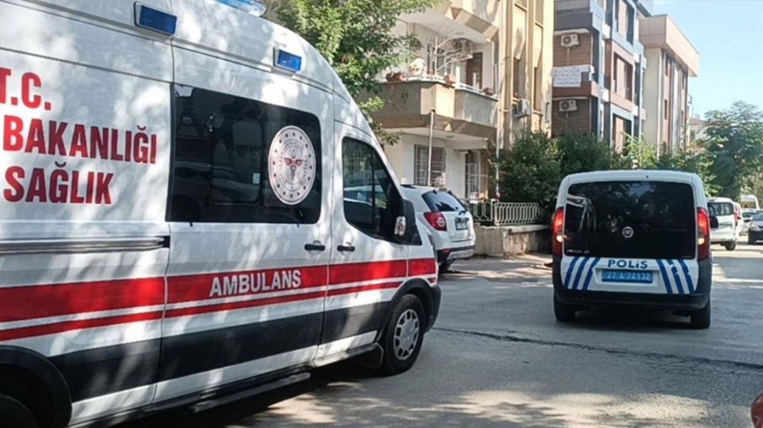 Kız arkadaşının evini basıp dehşet sa&ccedil;tı: 2 &ouml;l&uuml;, 1 yaralı