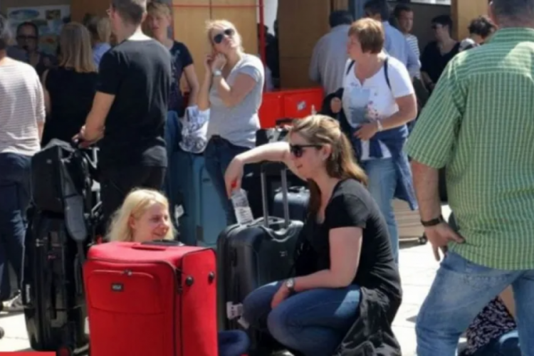 İsrailli turistler korkudan &uuml;lkelerine d&ouml;nemedi