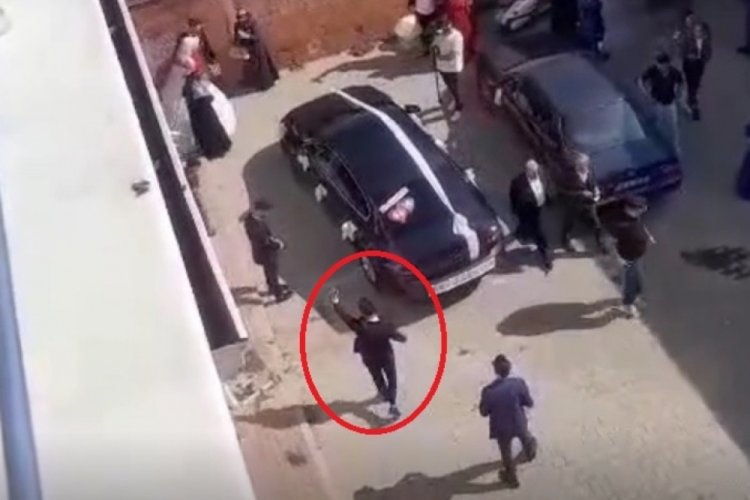 Bursa'da gelin &ccedil;ıkarma sırasında havaya ateş etti, g&ouml;zaltına alındı
