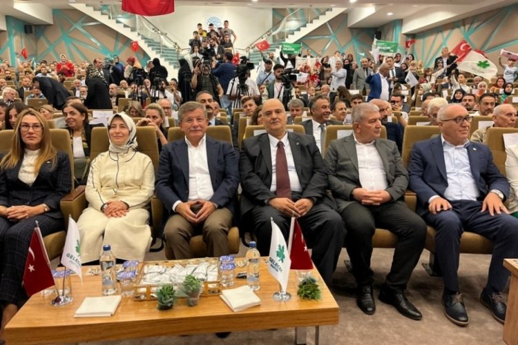Gelecek Partisi Genel Başkanı Ahmet Davutoğlu'nun katıldığı Bursa il kongresinde Kadıoğlu yeniden başkan seçildi