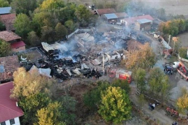 Kastamonu'da yangın b&ouml;lgesi havadan g&ouml;r&uuml;nt&uuml;lendi!