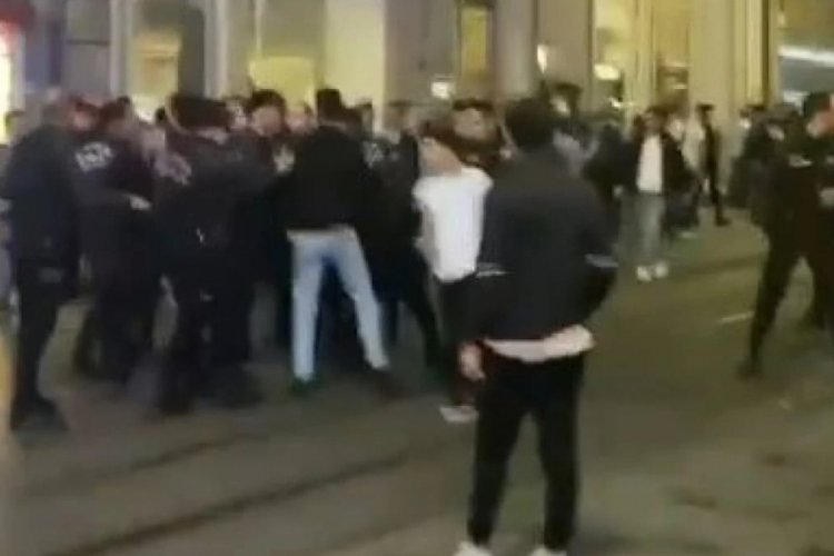 İstanbul'da iki kafenin &ccedil;alışanları birbirlerine girdi!