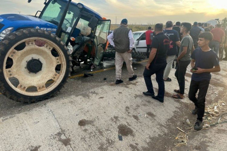 Diyarbakır'da trakt&ouml;r ile otomobilin &ccedil;arpıştığı kazada 5 kişi yaralandı
