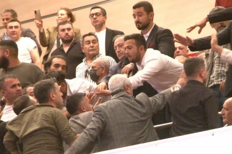 CHP İstanbul İl Kongresi'nde arbede