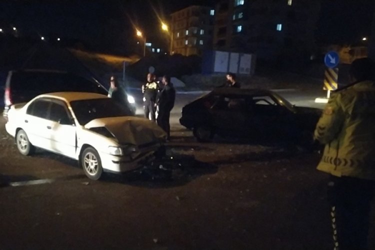 &Ccedil;orum'da iki ara&ccedil; kaza yaptı!