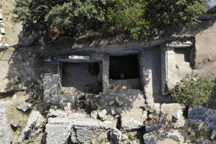 &Ccedil;anakkale'de Helenistik d&ouml;neme ait 2 bin 200 yıllık d&uuml;kkan bulundu
