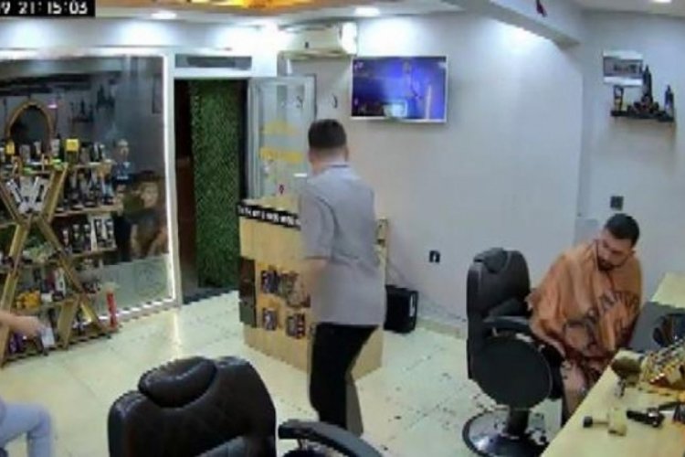 Kuaf&ouml;rde f&ouml;n makinesi patladı! Panik anları