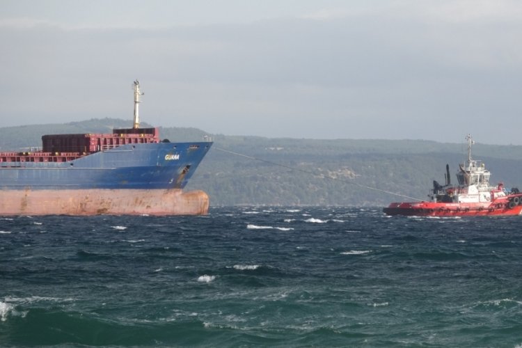 &Ccedil;anakkale Boğazı'nda kargo gemisi makine arızası yaptı