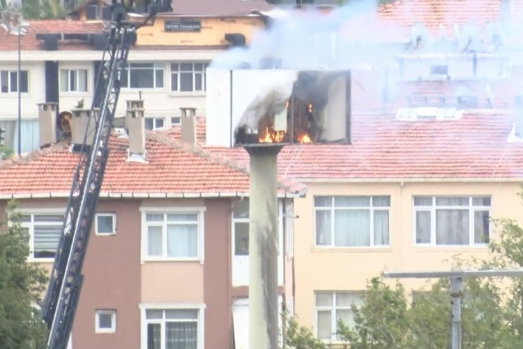 İstanbul Bakırk&ouml;y'de hastane bah&ccedil;esinde yangın