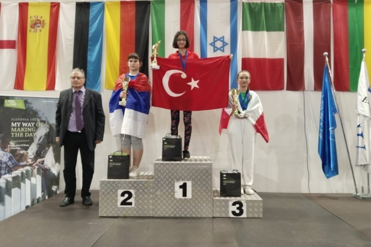 Bursalı satran&ccedil; sporcusu Avrupa Şampiyonu oldu