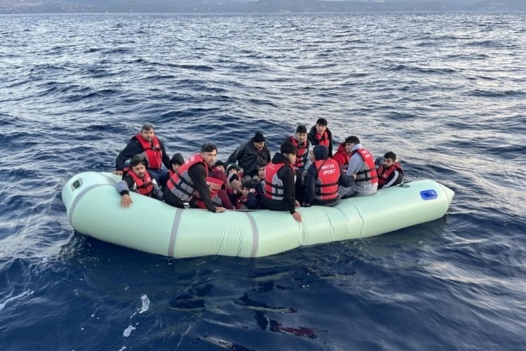 &Ccedil;anakkale a&ccedil;ıklarında 25 d&uuml;zensiz g&ouml;&ccedil;men yakalandı