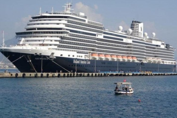 L&uuml;ks yolcu gemisi savaş nedeniyle rotasını Alanya'ya &ccedil;evirdi