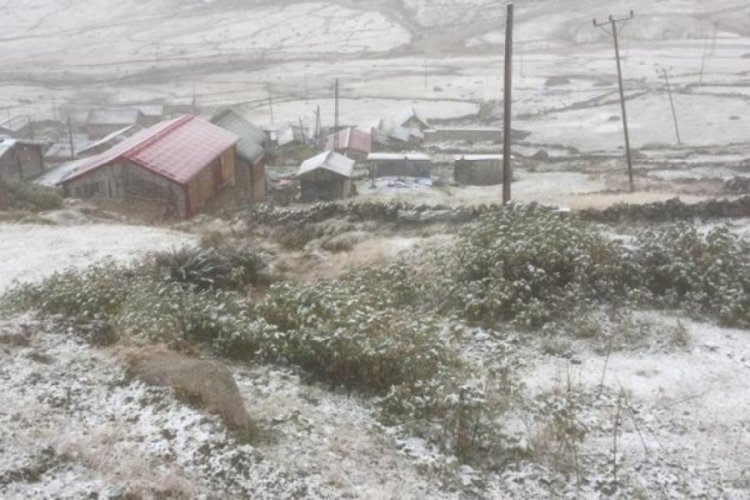 Rize'de Huser ve Palovit yaylaları beyaz &ouml;rt&uuml;yle kaplandı