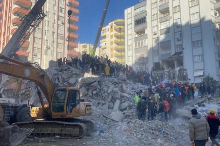 Alparg&uuml;n Apartmanı 96 kişiye mezar olmuştu! M&uuml;teahhit "Ka&ccedil;madım, teslim oldum"