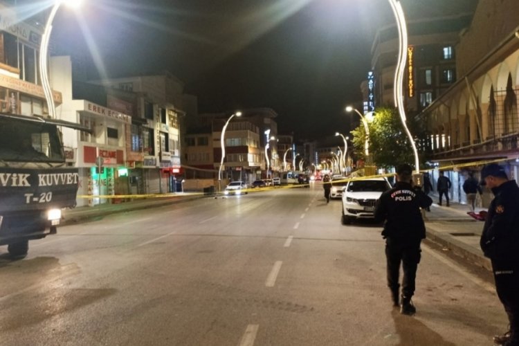 Van'da ş&uuml;pheli torba f&uuml;nyeyle patlatıldı, i&ccedil;inden turşu bidonu &ccedil;ıktı