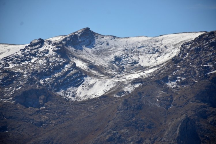 Şırnak dağları beyaza b&uuml;r&uuml;nd&uuml;