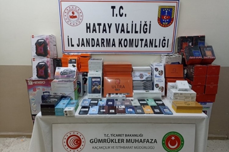 Hatay'da ka&ccedil;ak cep telefonu operasyonu