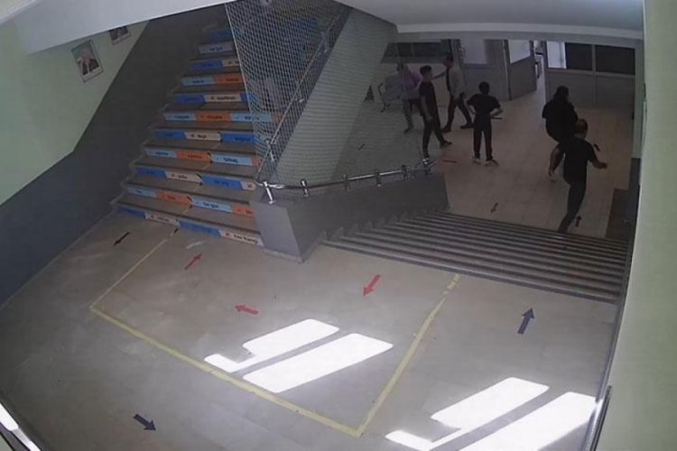 Okulu basan veli dehşet sa&ccedil;tı! 3 &ouml;ğretmen kabusu yaşadı