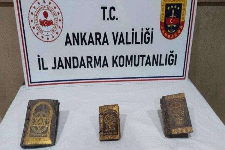 Ankara'da 13. y&uuml;zyıla ait olduğu değerlendirilen İbranice 3 kitap ele ge&ccedil;irildi