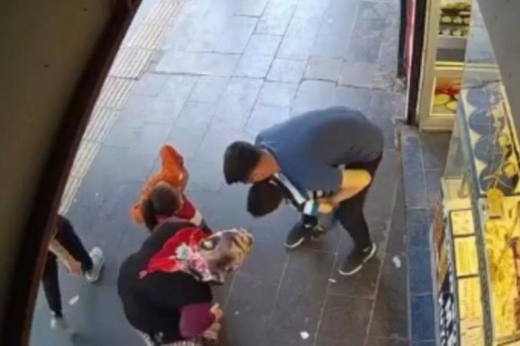 Kahramanmaraş'ta nefes borusuna şeker ka&ccedil;an &ccedil;ocuğu polisin Heimlich manevrası kurtardı