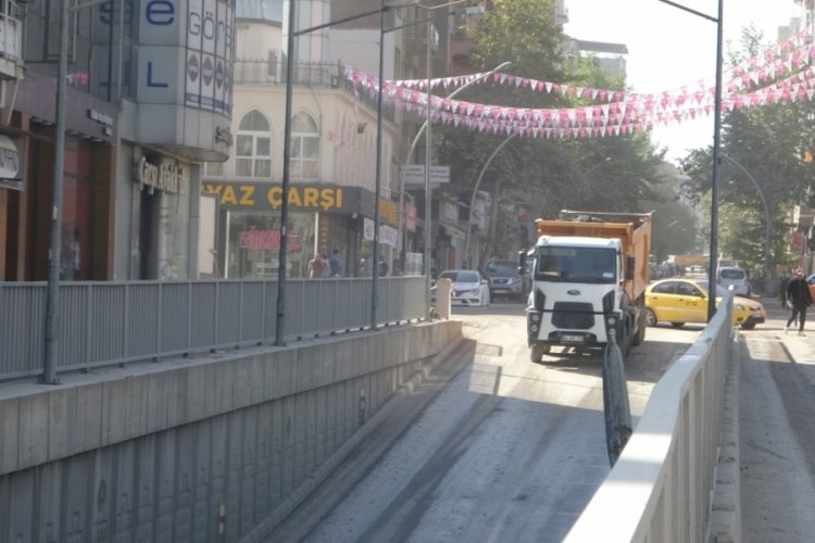 Deprem b&ouml;lgesi Malatya'da ağır hasarlı binaların yıkımları s&uuml;r&uuml;yor