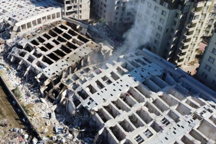 Hatay'da depremde 36 kişinin &ouml;ld&uuml;ğ&uuml; apartmanın mimarı tutuklandı