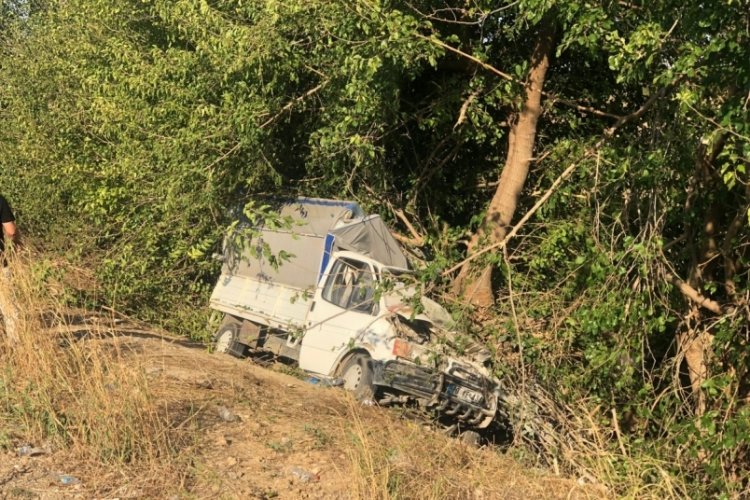Adana'da kamyonetin şarampole girmesi sonucu 3 kişi hayatını kaybetti