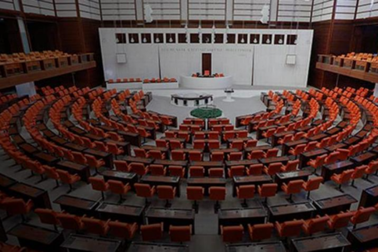 TBMM'de yaşanan 'sıra krizi' &ccedil;&ouml;z&uuml;ld&uuml;