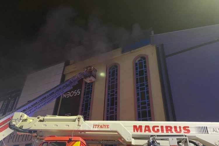 Bursa'da mobilya imalathanesinde korkutan yangın!