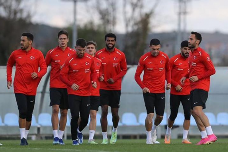 A Milli Futbol Takımı, Hırvatistan ma&ccedil;ı hazırlıklarını s&uuml;rd&uuml;rd&uuml;