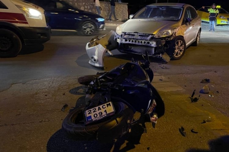 Edirne'de otomobille motosiklet &ccedil;arpıştı! 1 yaralı