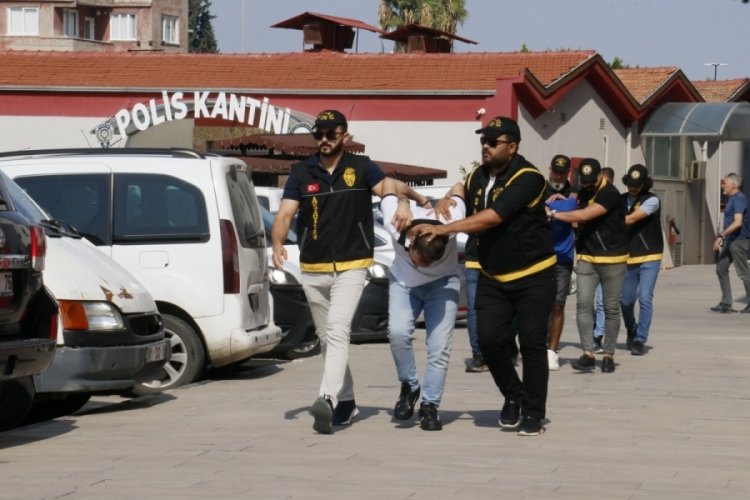 &Ccedil;ukurova Belediye Başkanı'nın kızının g&uuml;zellik salonuna kurşun yağdıran 3 ş&uuml;pheli tutuklandı