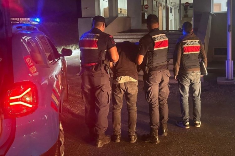 Kendini jandarma olarak tanıtan dolandırıcı, jandarmadan ka&ccedil;amadı