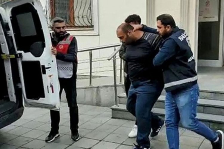 Annesini &ouml;ld&uuml;r&uuml;p kafasını keserek balkondan atan Ali Sayan hakim karşısında