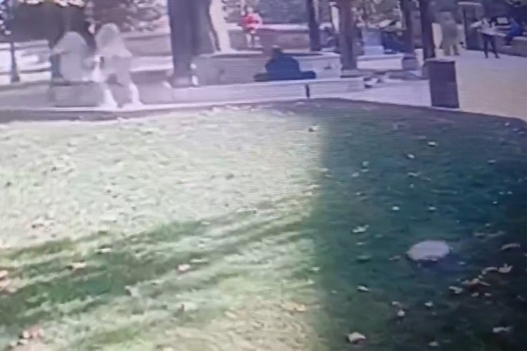 Bursa'da abdest alan adamın c&uuml;zdanını &ccedil;aldılar! O anlar kamerada