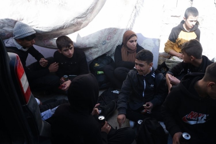 Edirne dur ihtarına uymayan ara&ccedil;ta  23 ka&ccedil;ak g&ouml;&ccedil;men yakalandı