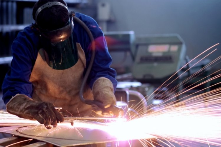 Metal sekt&ouml;r&uuml; &ccedil;alışanlarına avans &ouml;demesi