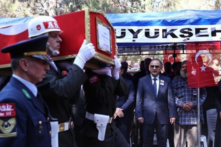 Bakan &Ouml;zhaseki şehit cenazesine katıldı