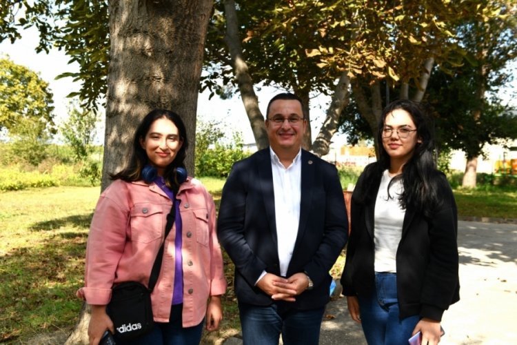Başkan Kanar &uuml;niversiteli gen&ccedil;lerle buluştu