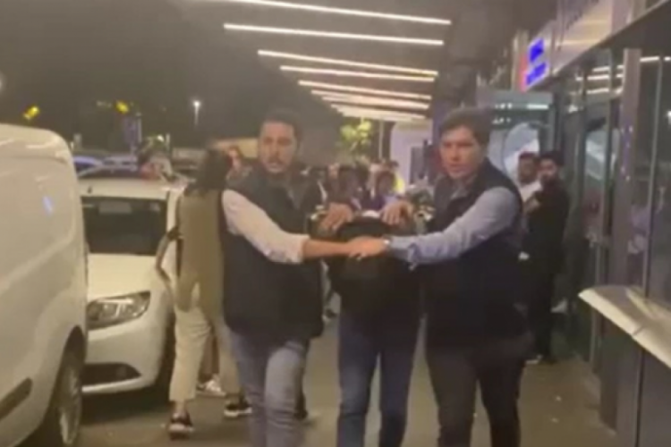 Camide i&ccedil;ki şişeli fotoğraf paylaşımına 7 ay 15 g&uuml;n hapis cezası!