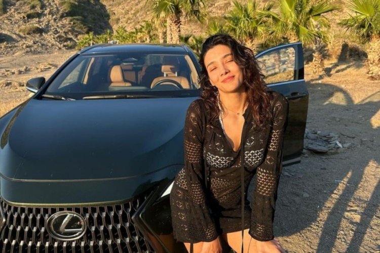 Ayb&uuml;ke Pusat: Tam bir stalk krali&ccedil;esiyim