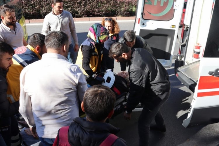 Kayseri'de karşıdan karşıya ge&ccedil;mek isteyen 70 yaşında kadına otomobil &ccedil;arptı