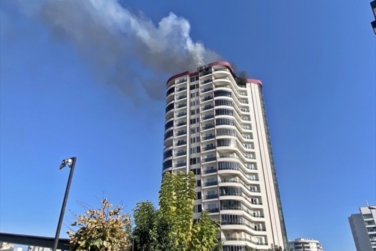 Mersin'de 18 katlı binada &ccedil;ıkan yangın kontrol altına alındı