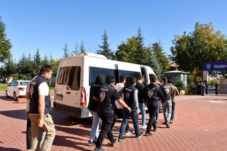Isparta'da sahte otomobil ilanı dolandırıcılığı! 4 tutuklu