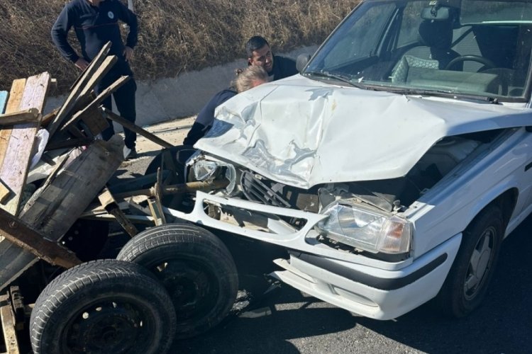 Tekirdağ'da otomobil ile at arabası &ccedil;arpıştı! 2 kişi yaralandı