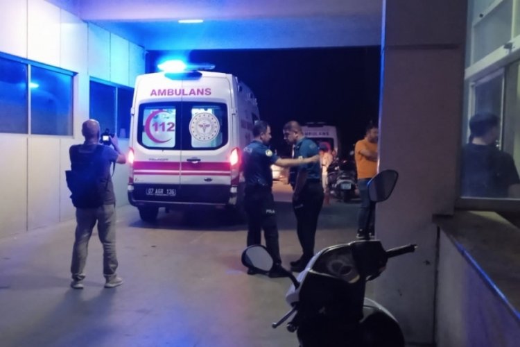 Antalya'da iki aile arasında &ccedil;ıkan kavgada ortalık savaş alanına d&ouml;nd&uuml;! &Ccedil;ok sayıda yaralı