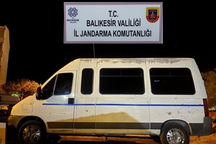 Balıkesir'de 18 d&uuml;zensiz g&ouml;&ccedil;men ve 1 organizat&ouml;r yakalandı