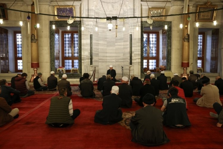 İstanbul'da Mehmet&ccedil;ik ve Filistin i&ccedil;in sabah namazında dua edildi